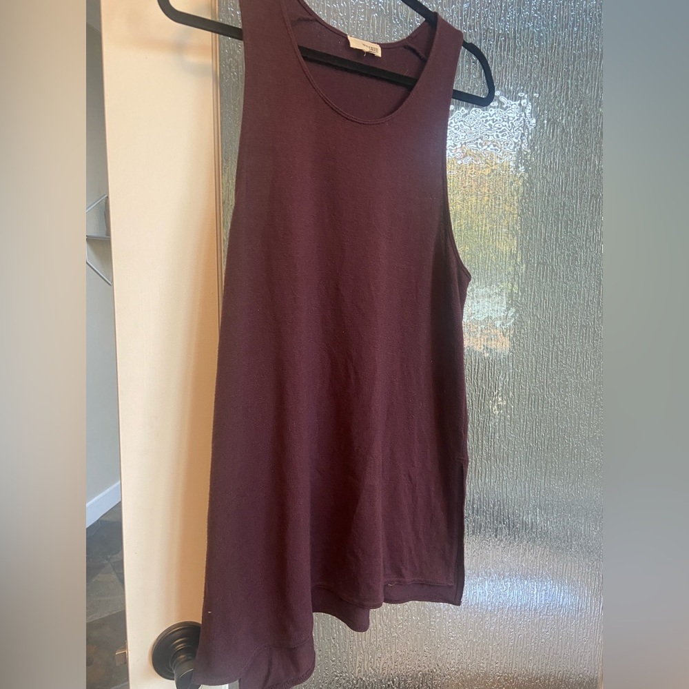 Wilfred Free (Aritzia) Maroon Sleeveless Flowy Top